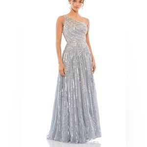 BNWT Mac Duggal 5220 Gown